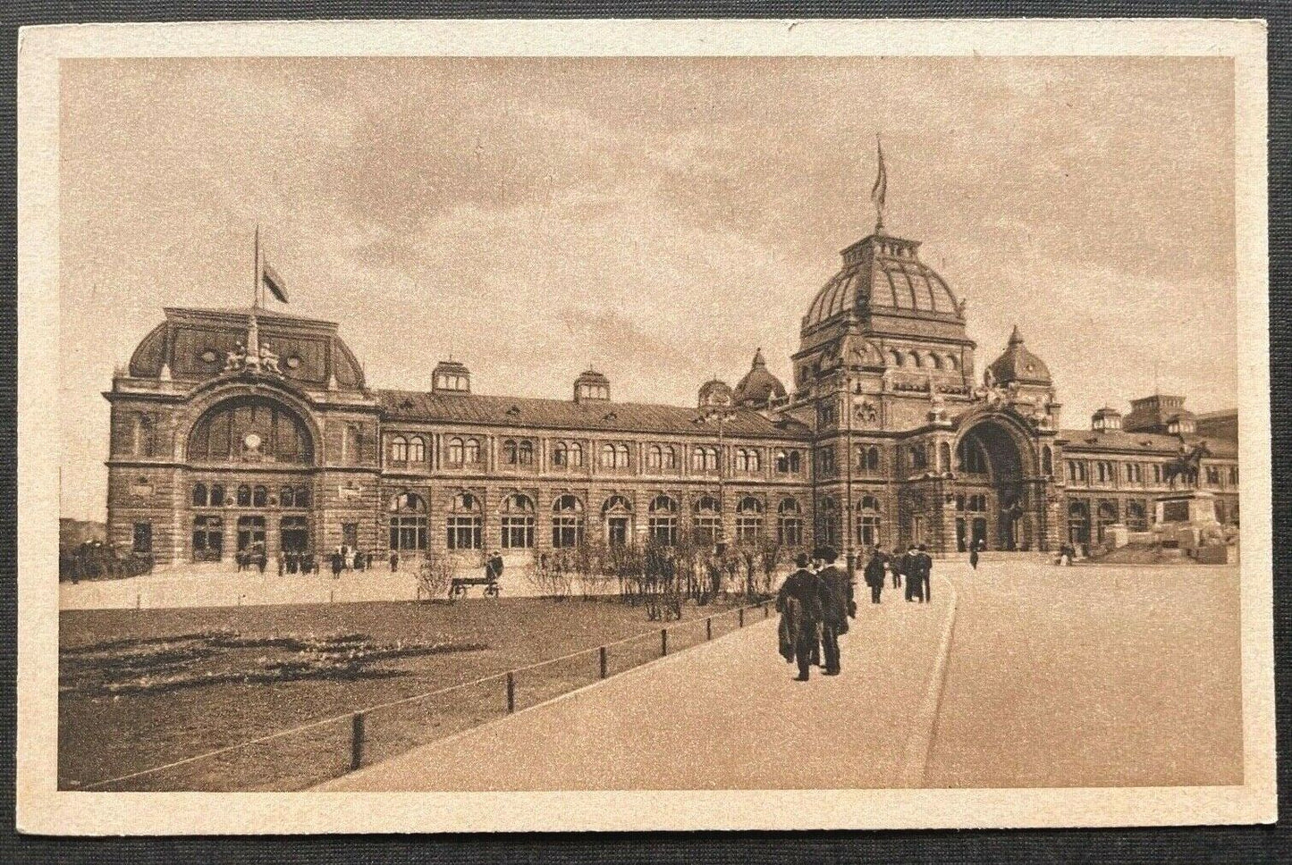 Nürnberg Hauptbahnhof Vorplatz Gebäude Park Bayern Deutschland 402688 TH C